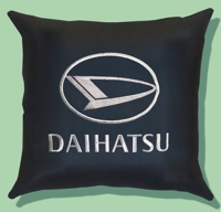 Подушка из экокожи с логотипом "Daihatsu"