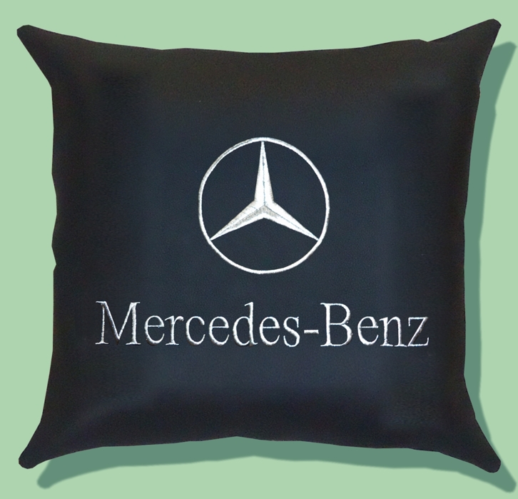 Подушки мерседес купить. Подушка Mercedes. Подушка в автомобиль с логотипом Мерседес. Подушки с лого Мерседес. Плед с логотипом Мерседес.