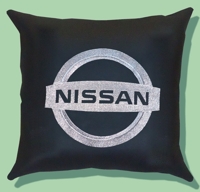 Подушка из экокожи с логотипом "Nissan"
