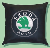 Подушка из экокожи с логотипом "Skoda"
