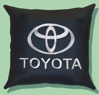 Подушка из экокожи с логотипом "Toyota"
