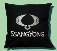 Подушка с логотипом "SsangYong", вышитая