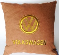 Подушка с логотипом "Volkswagen", вышитая